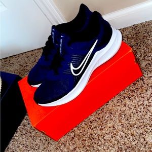 Nike Downshifter 11 size 9.5Y